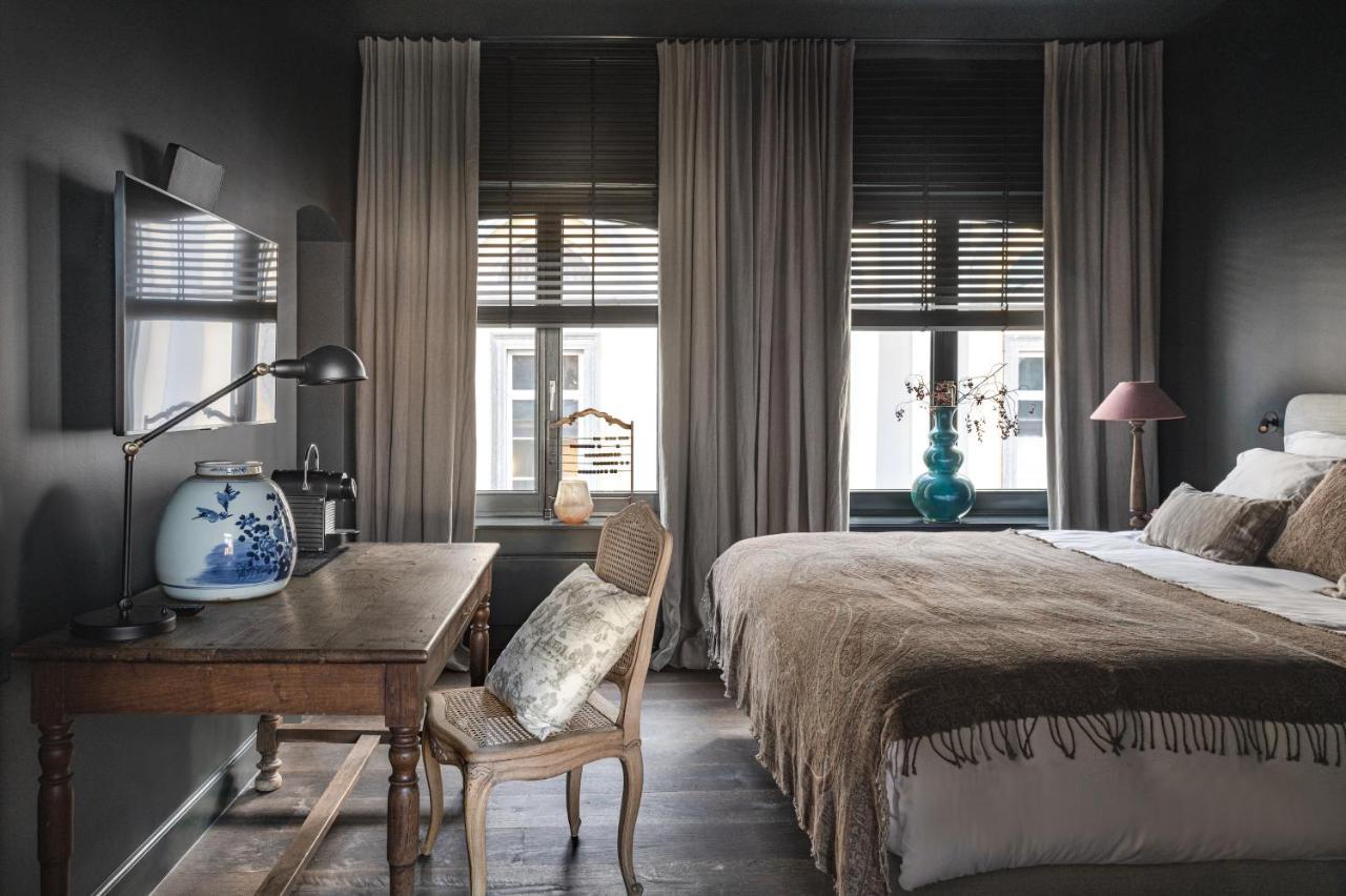 The Bank 1869 - Unique Guestrooms In The Historic Center Of ブルージュ エクステリア 写真