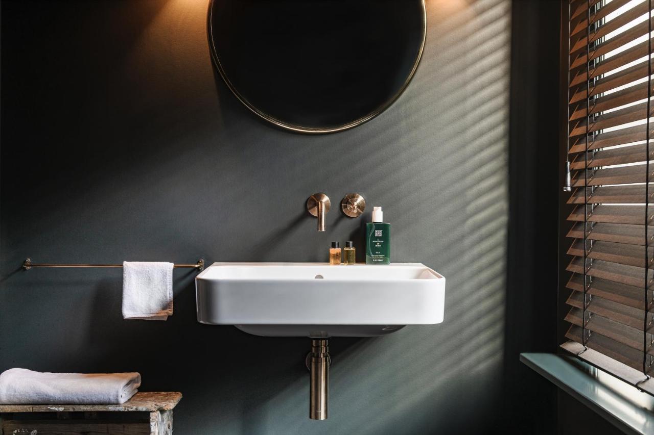 The Bank 1869 - Unique Guestrooms In The Historic Center Of ブルージュ エクステリア 写真