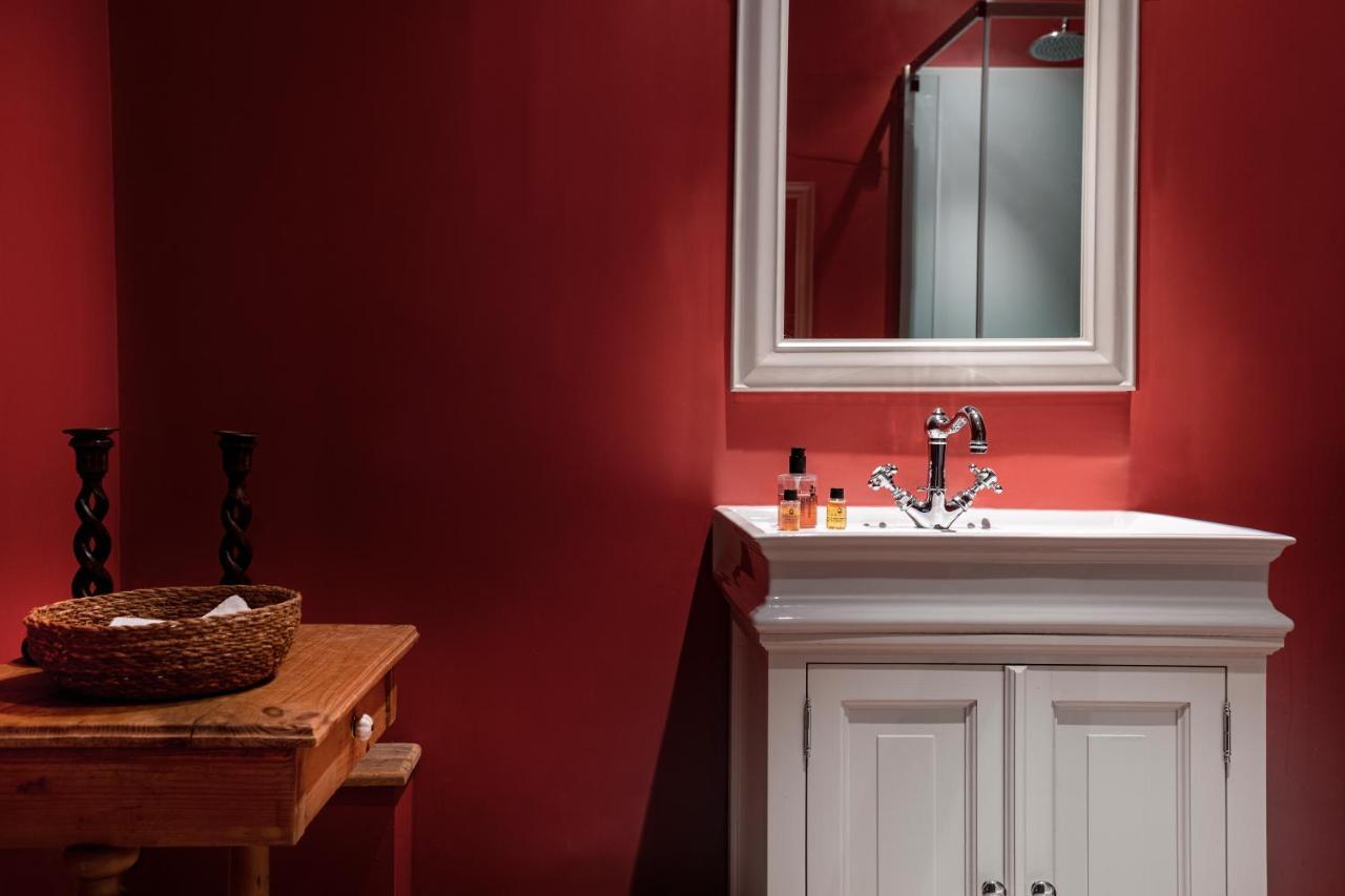 The Bank 1869 - Unique Guestrooms In The Historic Center Of ブルージュ エクステリア 写真
