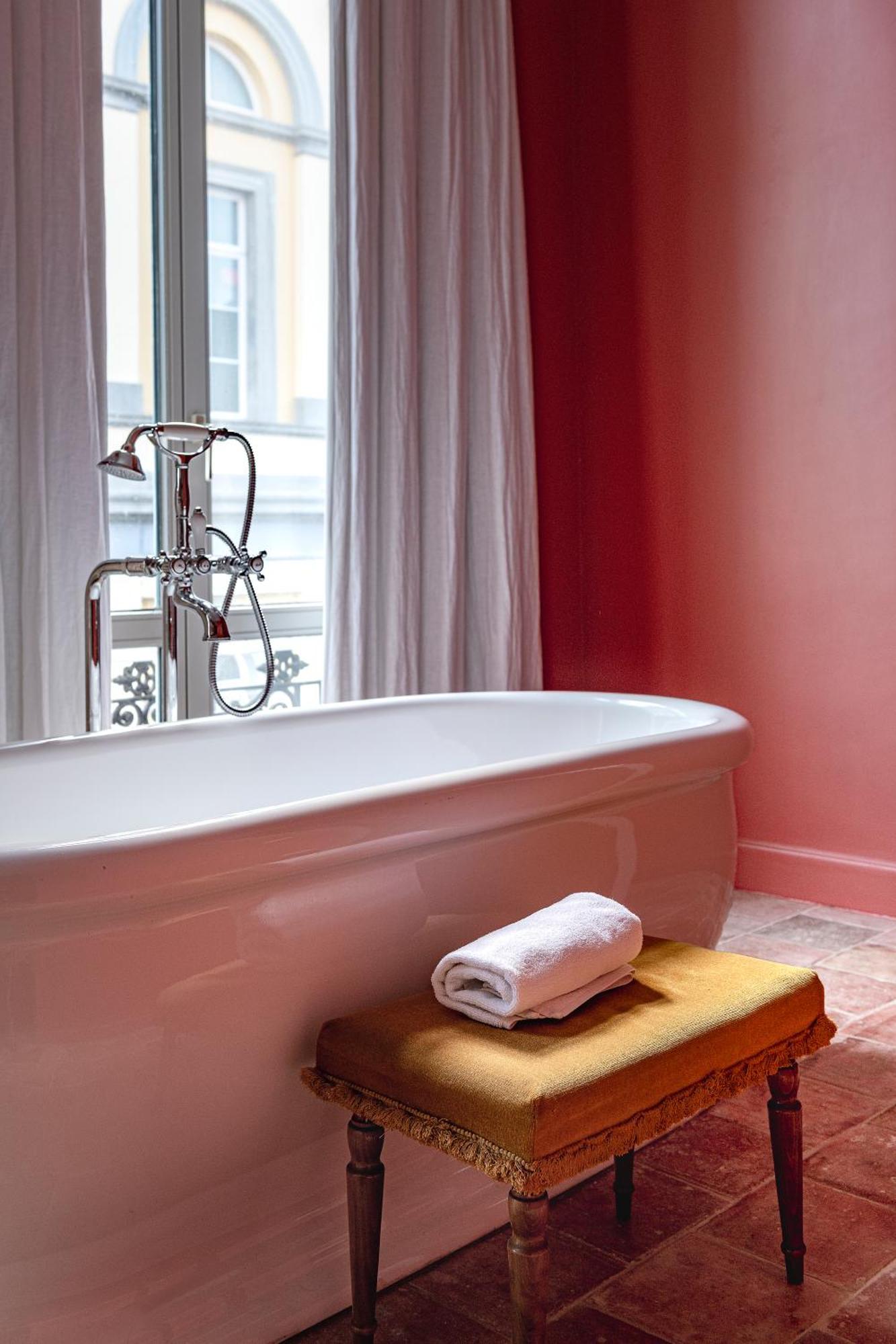 The Bank 1869 - Unique Guestrooms In The Historic Center Of ブルージュ エクステリア 写真