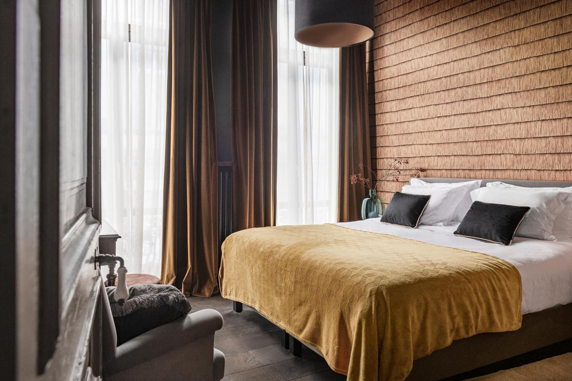 The Bank 1869 - Unique Guestrooms In The Historic Center Of ブルージュ エクステリア 写真