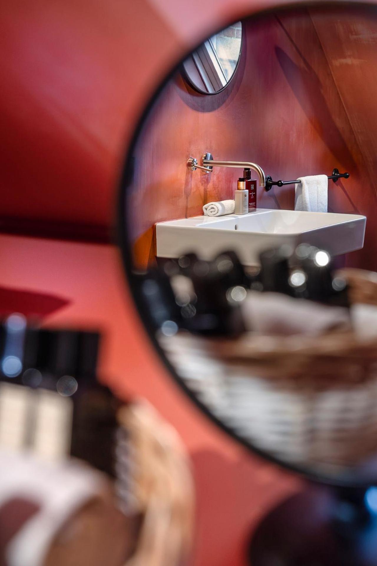 The Bank 1869 - Unique Guestrooms In The Historic Center Of ブルージュ エクステリア 写真